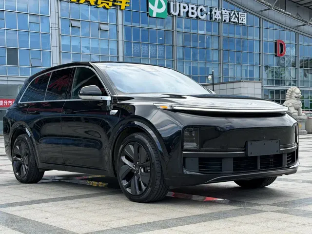 Li Auto L8 — Фото автомобиля 2