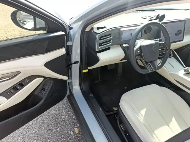 BYD Qin L — Фото автомобиля 15