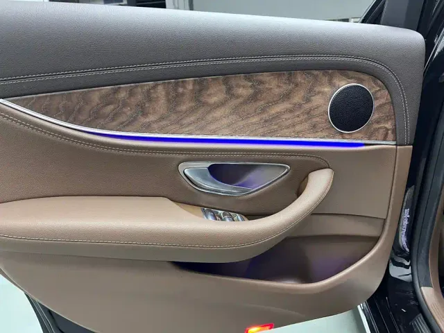 Mercedes-Benz E-Class — Фото автомобиля 17