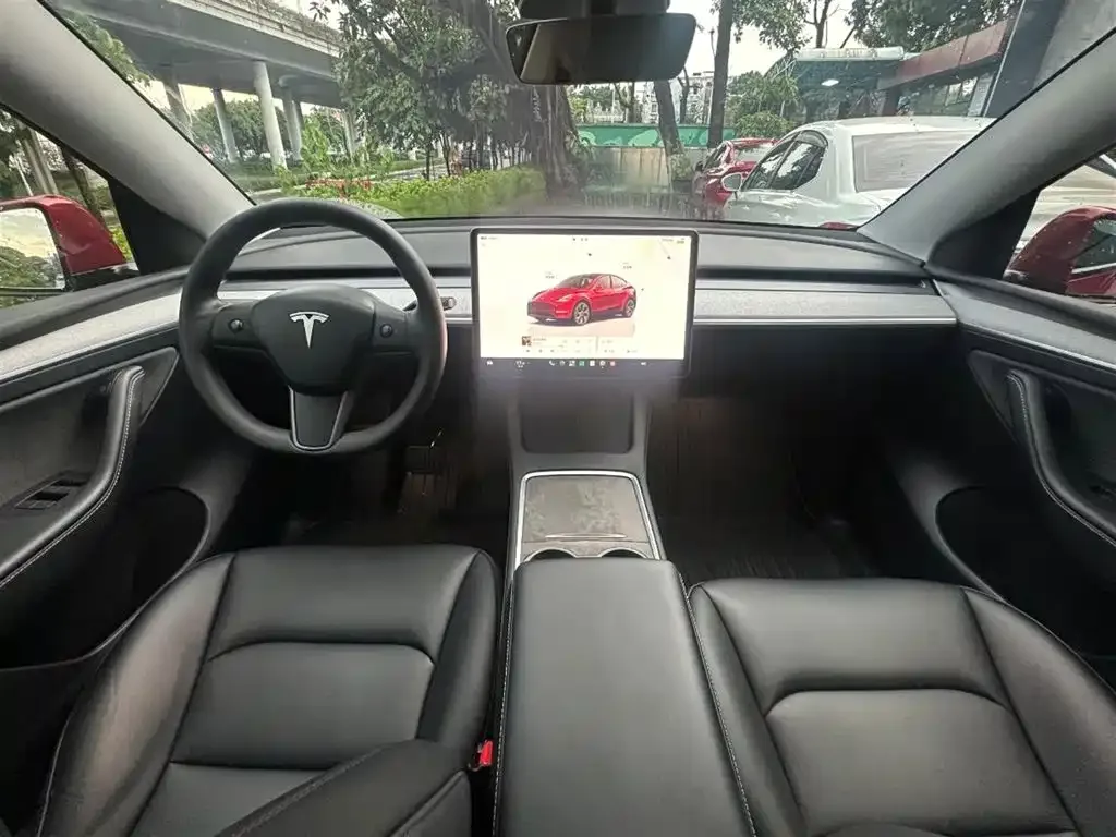 Tesla Model Y 2023 Rear-Wheel Drive Edition — Фото автомобиля 3