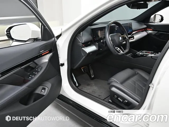 BMW 5 Series G60 — Фото автомобиля 11