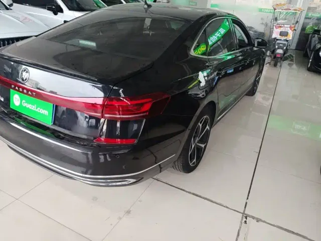 Volkswagen Passat — Фото автомобиля 7
