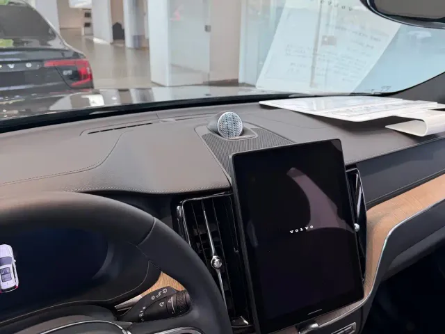 Volvo XC60 — Фото автомобиля 6