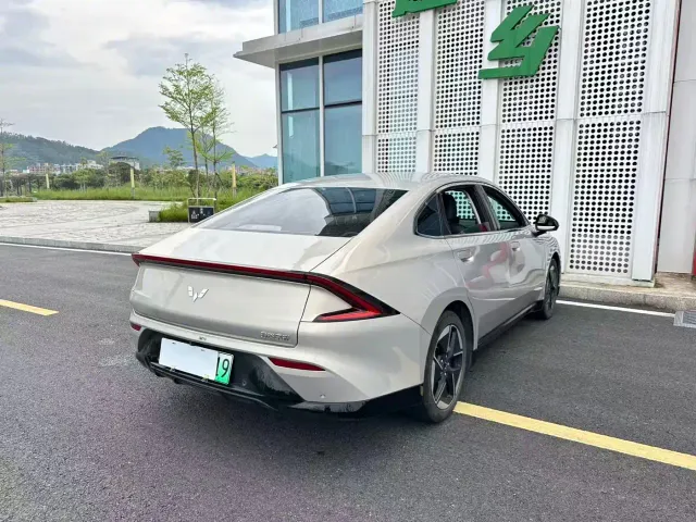 Wuling Starlight — Фото автомобиля 28