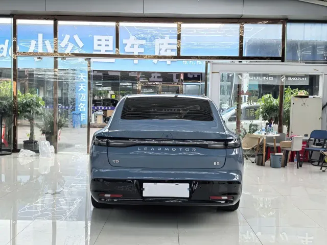 Leapmotor B01 — Фото автомобиля 6