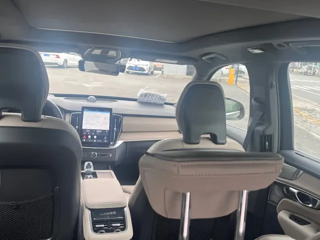 Volvo XC90 — Фото автомобиля 11