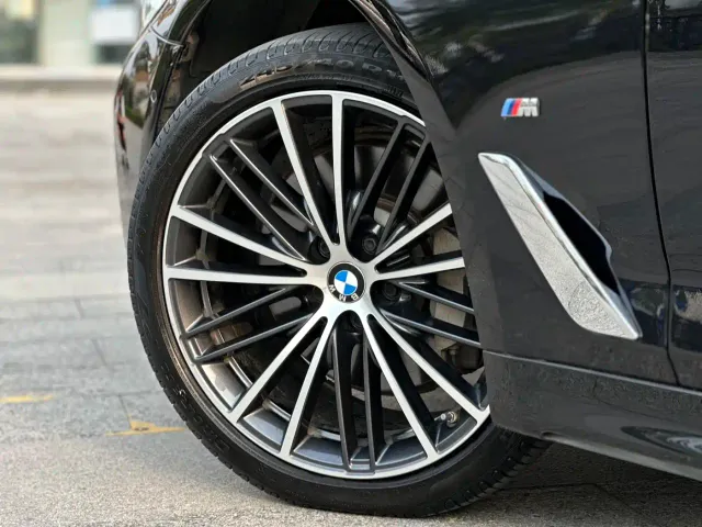 BMW 5 Series — Фото автомобиля 11