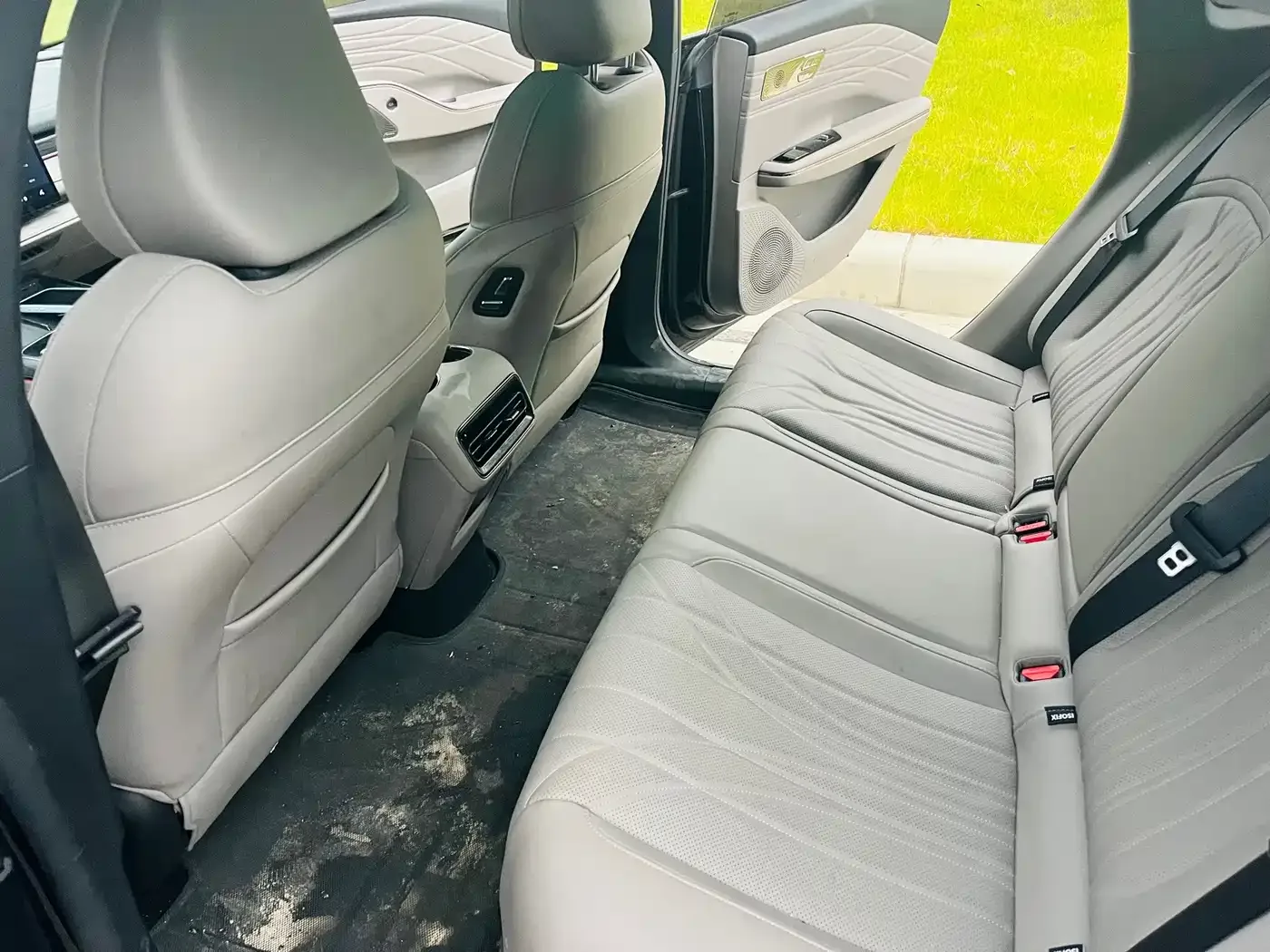 Geely Galaxy Galaxy Xingyao 8 2025 130km EM-i Premium Edition — Фото автомобиля 5