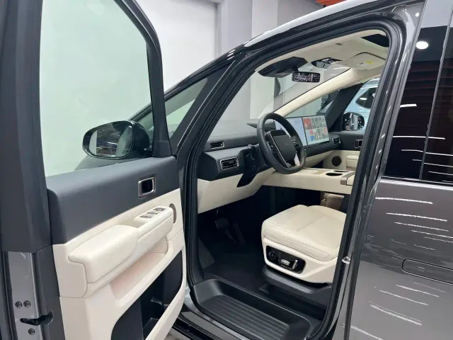 Li Auto MEGA — Фото автомобиля 12