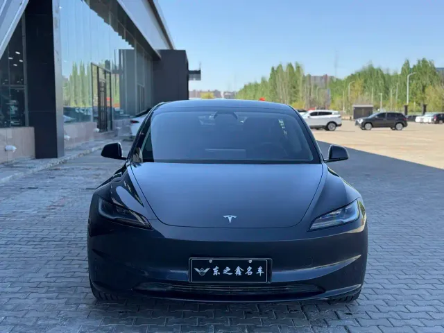 Tesla Model 3 — Фото автомобиля 3