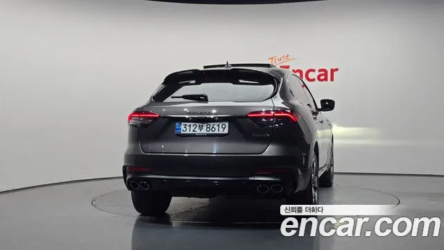 Maserati Levante — Фото автомобиля 4