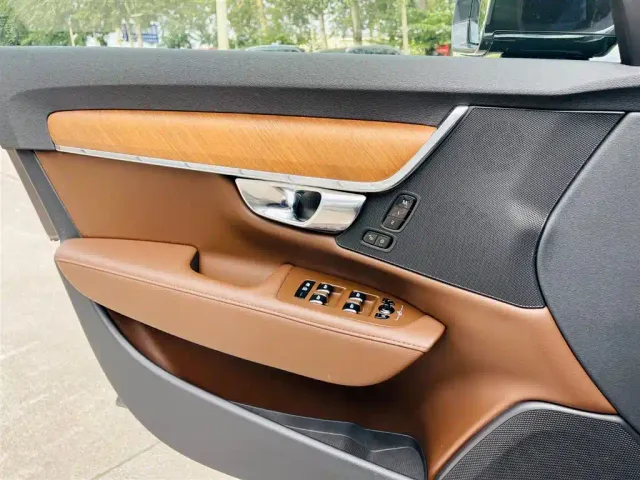 Volvo S90 — Фото автомобиля 10
