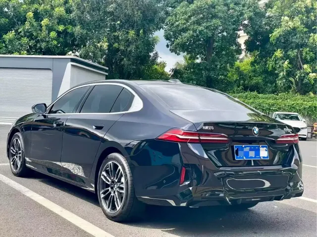BMW BMW 5 Series 2026 Model Year Facelift 525Li M Sport Package — Фото автомобиля 4