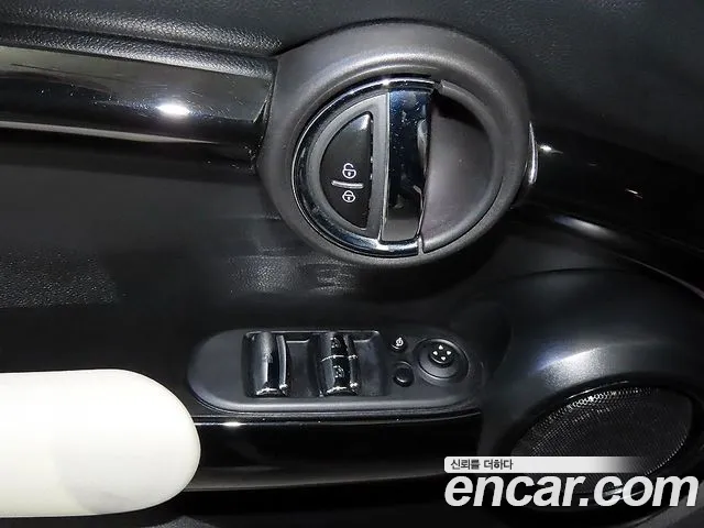 Mini Cooper Convertible — Фото автомобиля 16