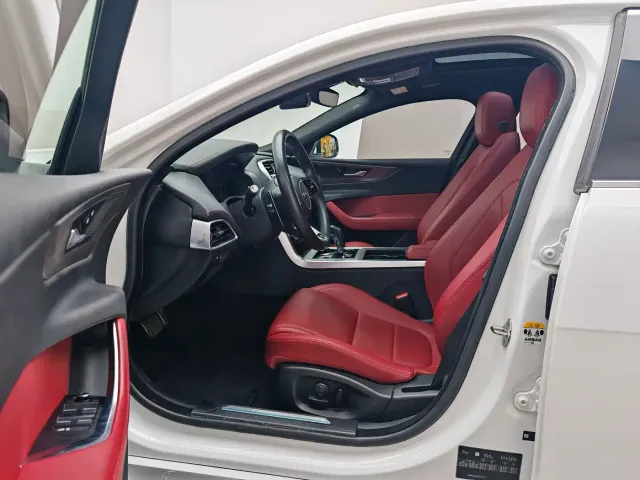 Jaguar XEL — Фото автомобиля 14