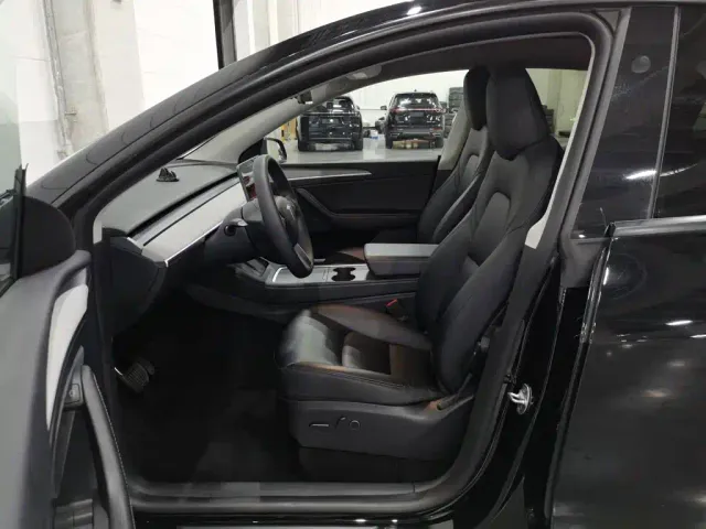 Tesla Model Y — Фото автомобиля 10