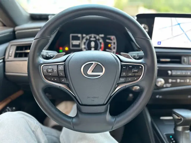 Lexus ES — Фото автомобиля 8