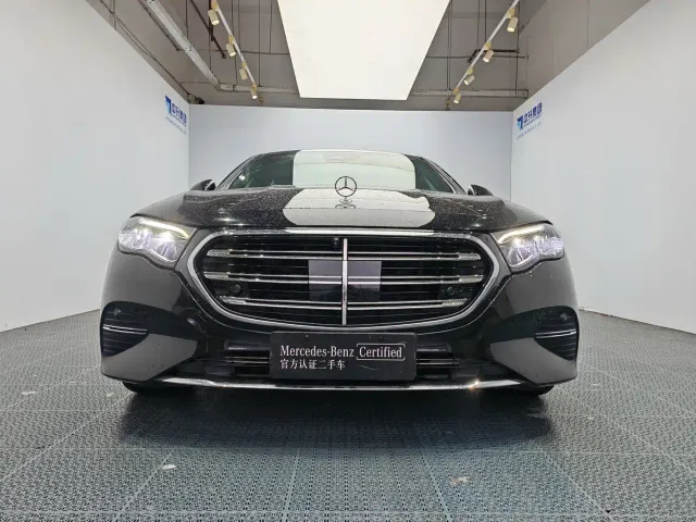 Mercedes-Benz E-Class — Фото автомобиля 2
