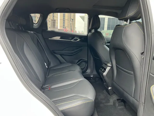 Geely Binyue — Фото автомобиля 16