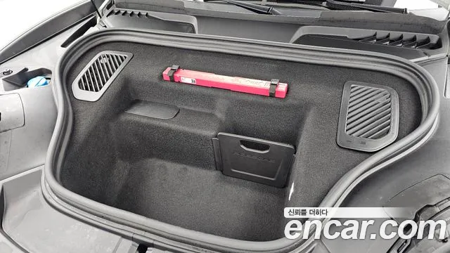 Porsche Macan Electric — Фото автомобиля 9