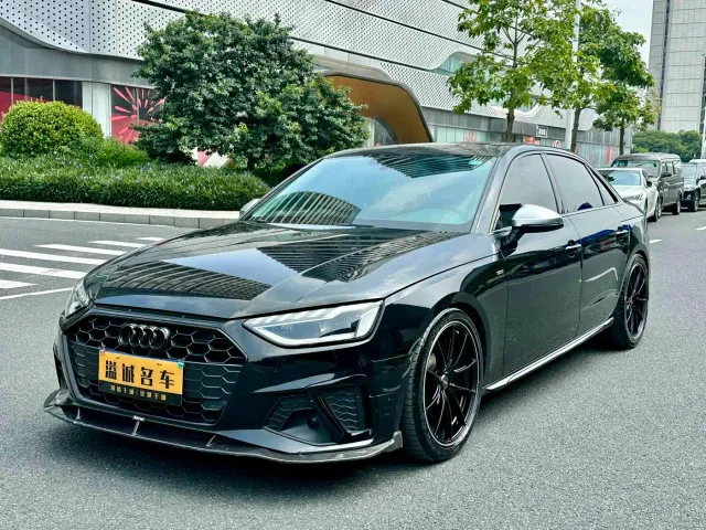Фотография автомобиля — Audi A4L