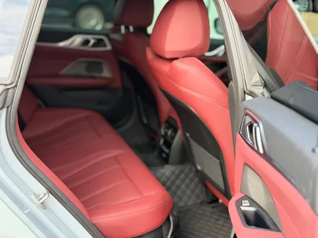 BMW i4 — Фото автомобиля 15