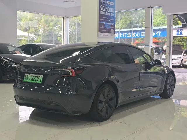 Tesla Model 3 — Фото автомобиля 13