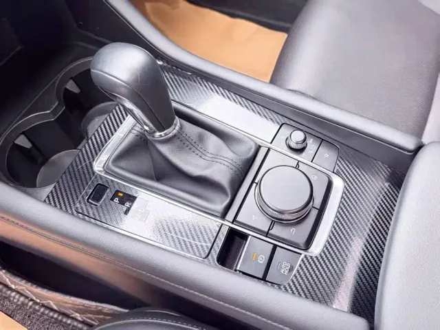 Mazda Axela — Фото автомобиля 5