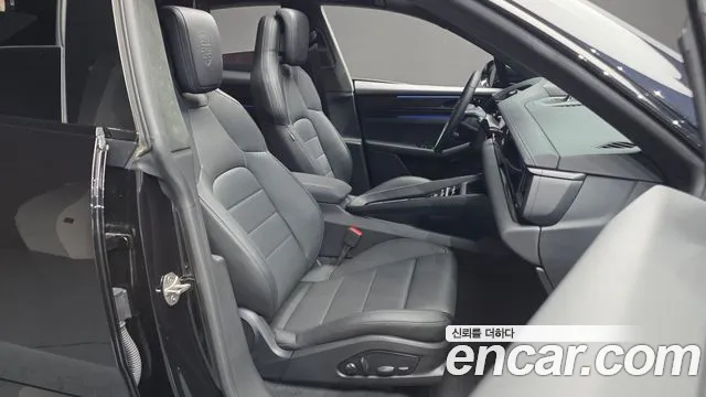 Porsche Macan — Фото автомобиля 12