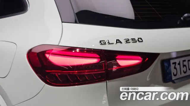 Mercedes-Benz GLA-Class H247 — Фото автомобиля 8