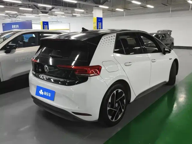 Volkswagen ID.3 — Фото автомобиля 3