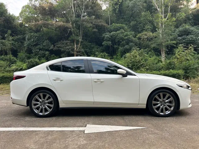 Mazda Axela — Фото автомобиля 6