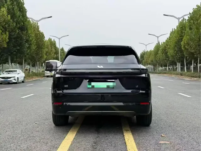 Li Auto L7 — Фото автомобиля 8