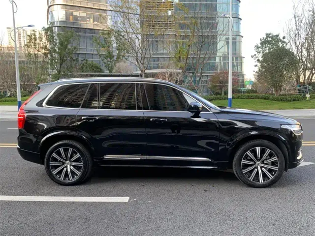 Volvo XC90 — Фото автомобиля 9