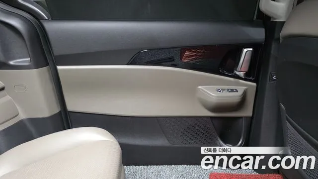 Kia Carnival Generation 4 — Фото автомобиля 14