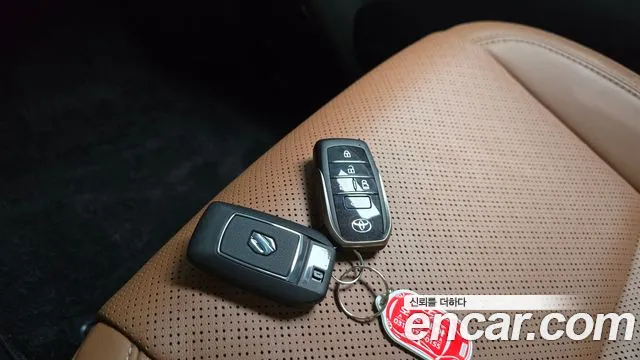 Toyota Alphard — Фото автомобиля 12