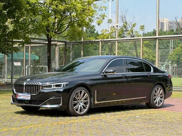 BMW 7 Series — Фото автомобиля 2