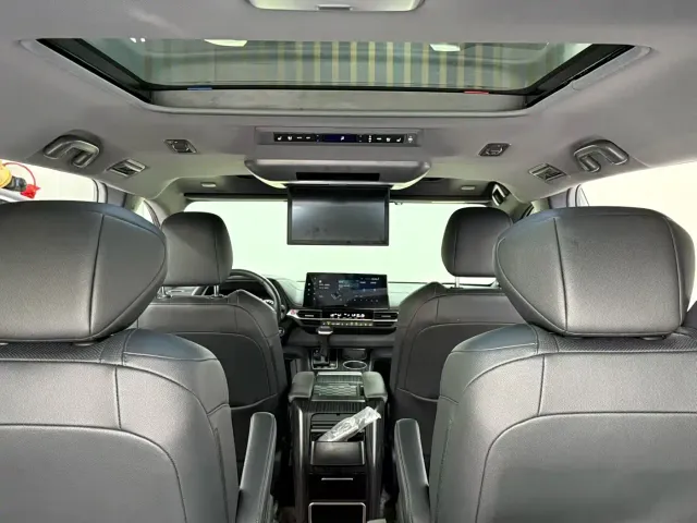 Toyota Sienna — Фото автомобиля 2