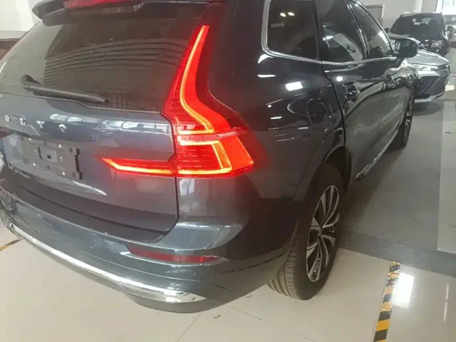 Volvo XC60 — Фото автомобиля 7
