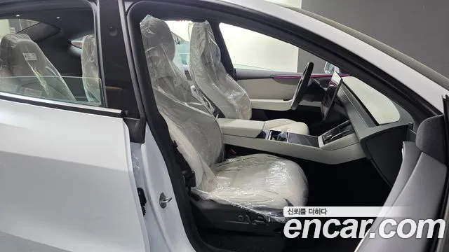 Tesla Model Y — Фото автомобиля 12