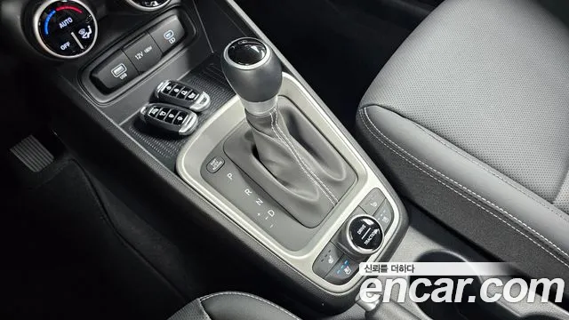 Hyundai Venue — Фото автомобиля 12