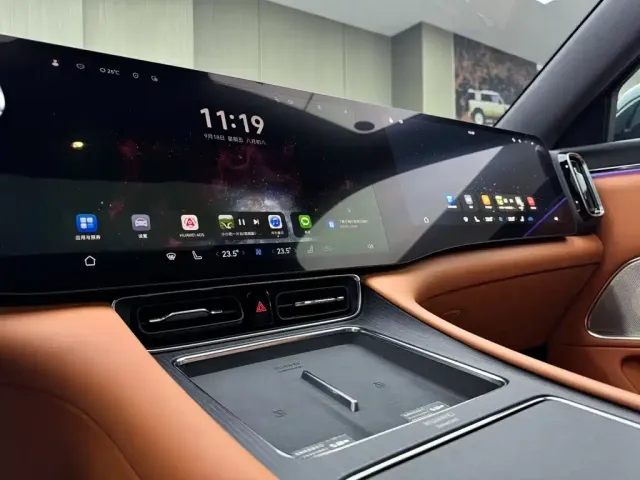 AITO Wenjie AITO M8 2025 Extended Range Ultra 53.4kWh 6-Seater — Фото автомобиля 15
