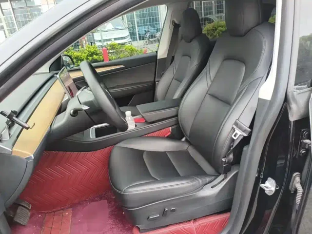 Tesla Model Y — Фото автомобиля 14