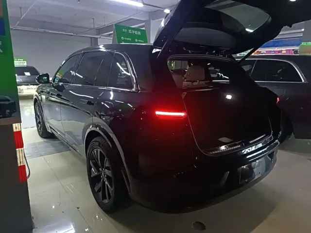 Li Auto L7 — Фото автомобиля 4