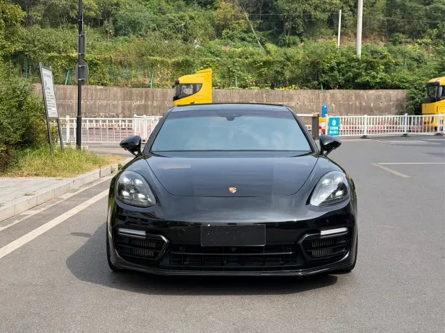 Porsche Panamera — Фото автомобиля 2