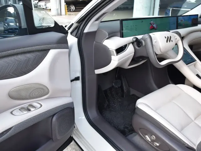 IM Motors LS6 — Фото автомобиля 6