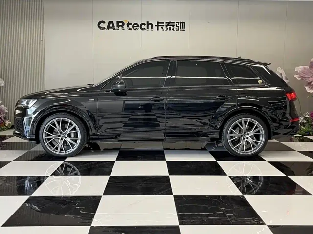 Audi Q7 — Фото автомобиля 8