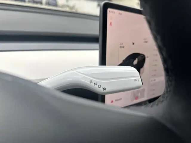 Tesla Model 3 2022 Model Rear-Wheel Drive Version — Фото автомобиля 13