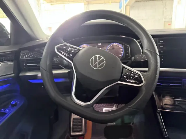 Volkswagen Passat — Фото автомобиля 14