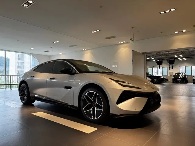 Lotus Emeya — Фото автомобиля 3
